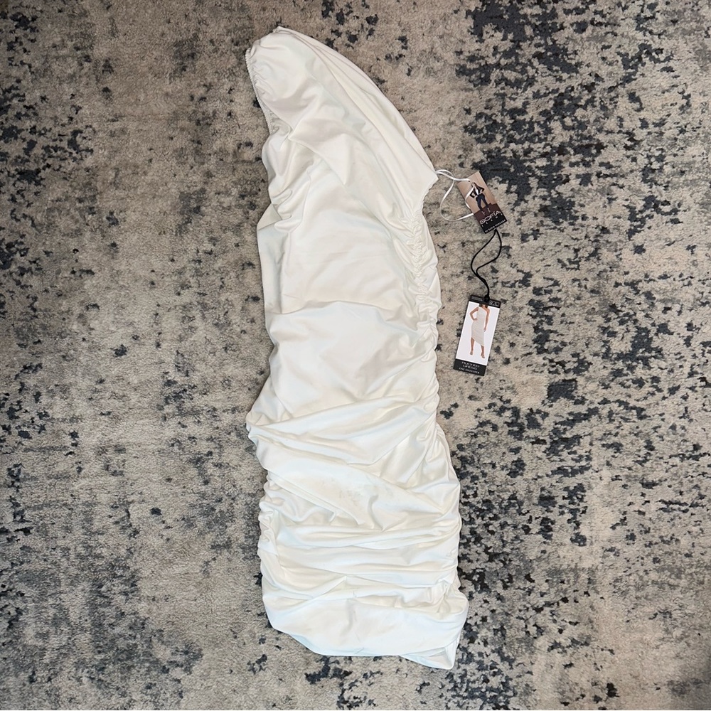 NWT Sofia by Sofia Vergara White One Shoulder Ruched Dress